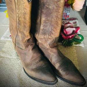Justin distressed style leather cowboy boots 8 M